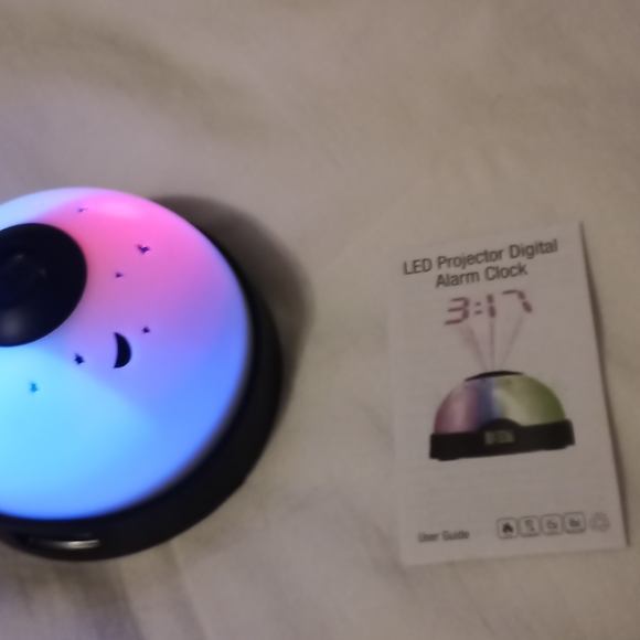 LED Projector Digital Alarm Clock - Picture 3 of 3